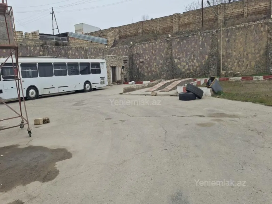 Satılır 7 otaqlı obyekt 3000 m²