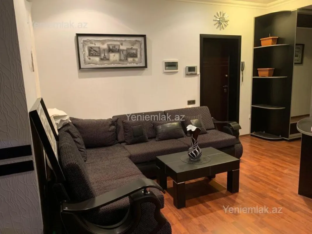 Satılır 3 otaqlı ofis 120 m²