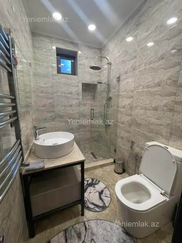 Satılır 6 otaqlı həyət evi 250 m²