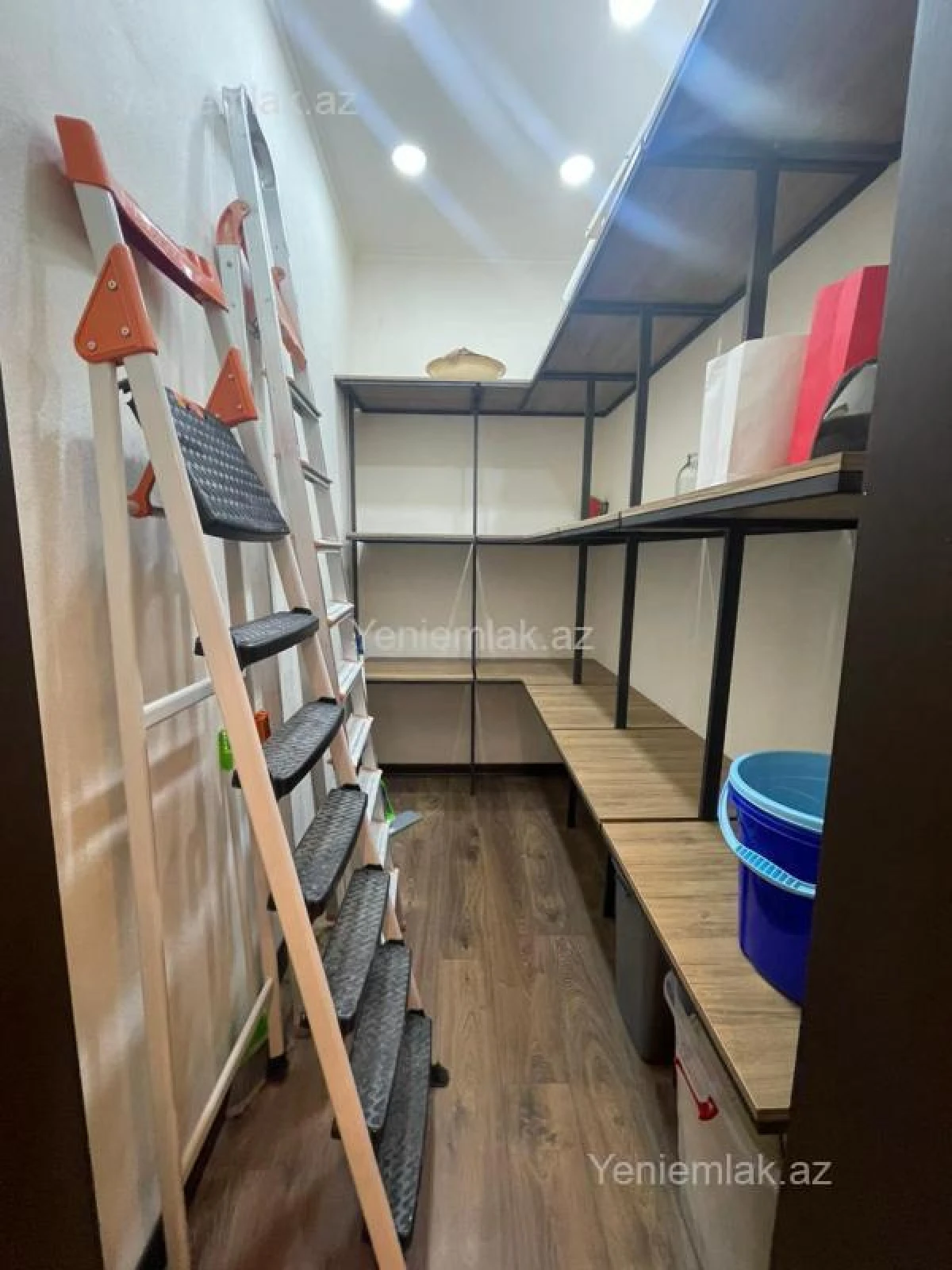 Satılır 6 otaqlı həyət evi 250 m²