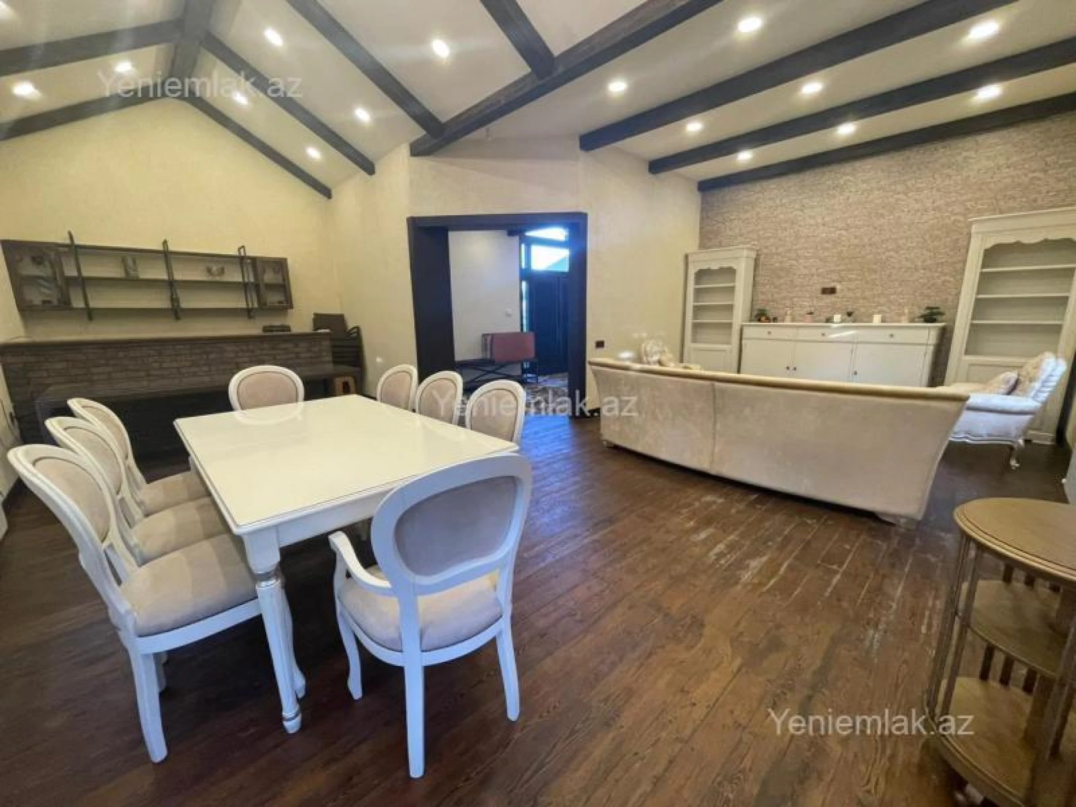 Satılır 6 otaqlı həyət evi 250 m²