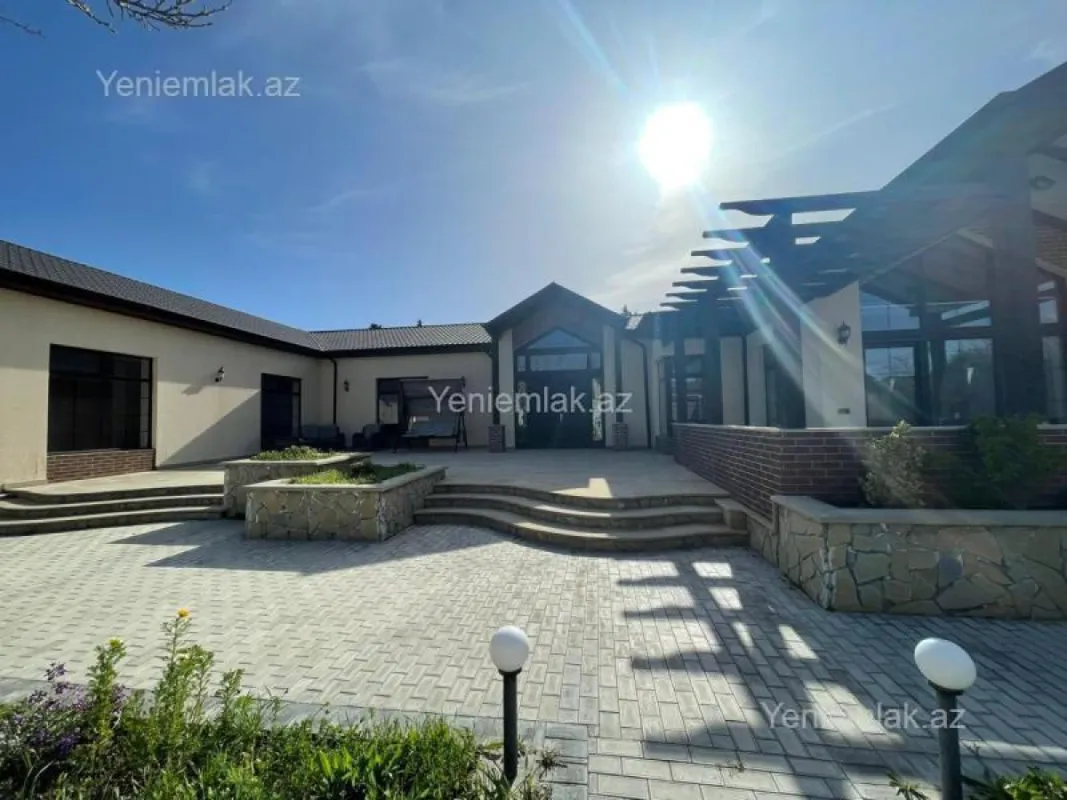Satılır 6 otaqlı həyət evi 250 m²