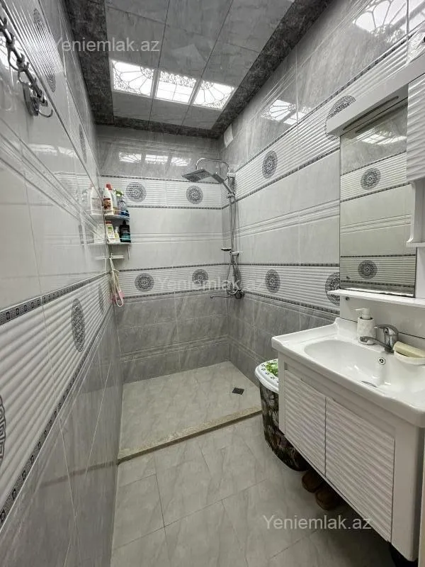 Satılır 2 otaqlı köhnə tikili 60 m²