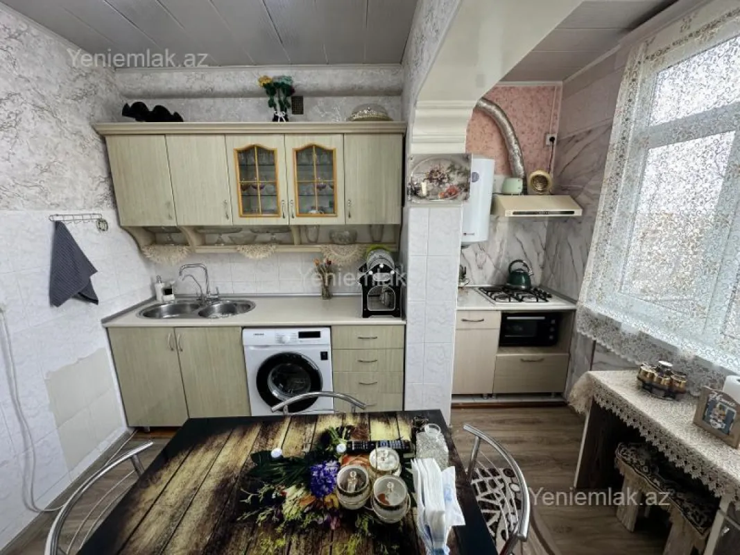 Satılır 2 otaqlı köhnə tikili 60 m²