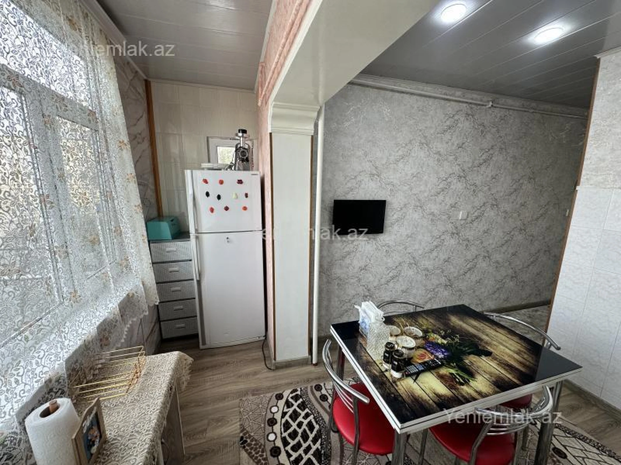 Satılır 2 otaqlı köhnə tikili 60 m²