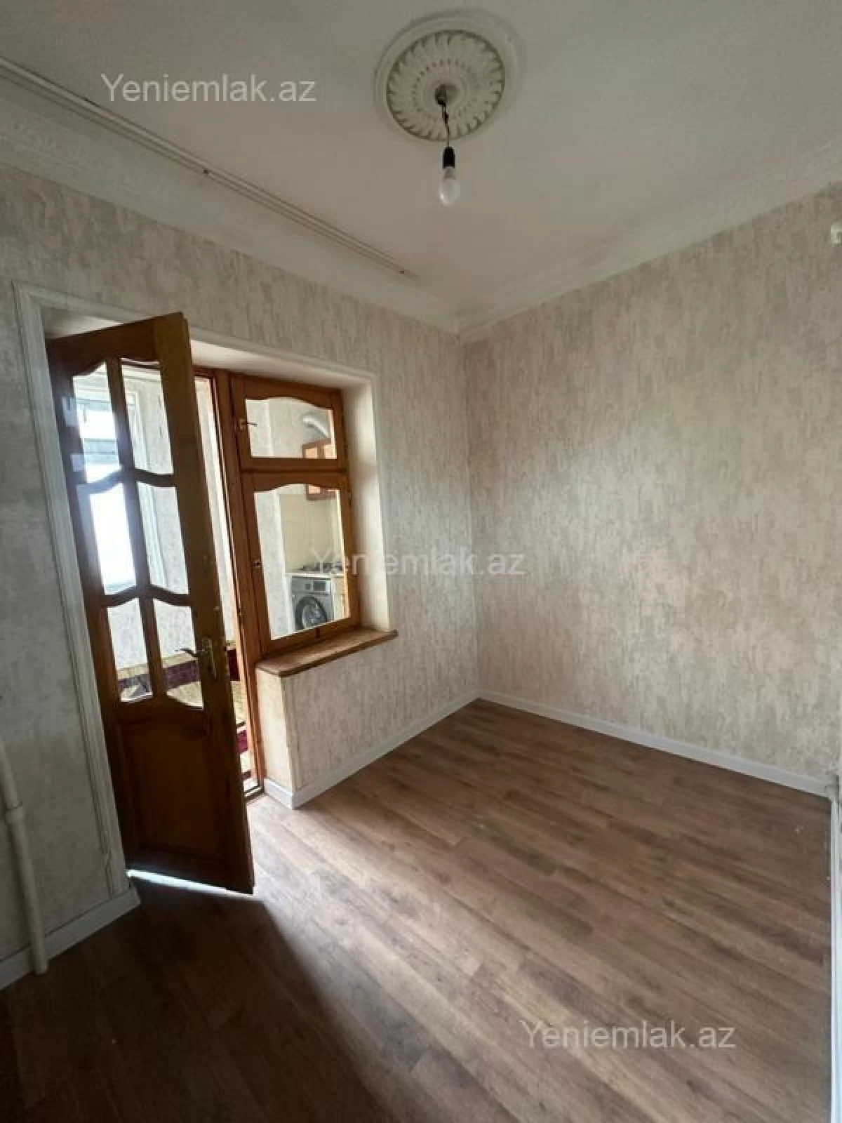 Satılır 2 otaqlı köhnə tikili 55 m²