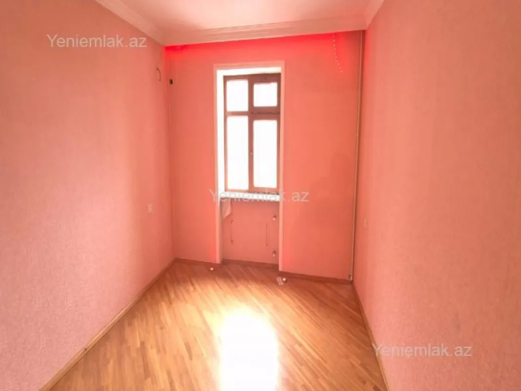 Satılır 3 otaqlı köhnə tikili 90 m²