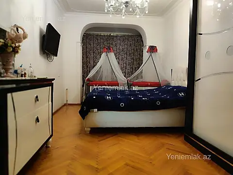 Satılır 4 otaqlı köhnə tikili 115 m²