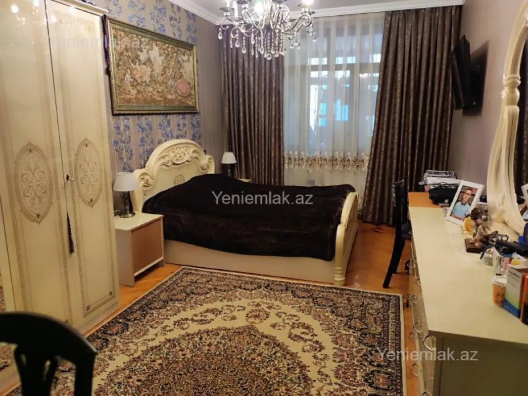 Satılır 4 otaqlı köhnə tikili 115 m²