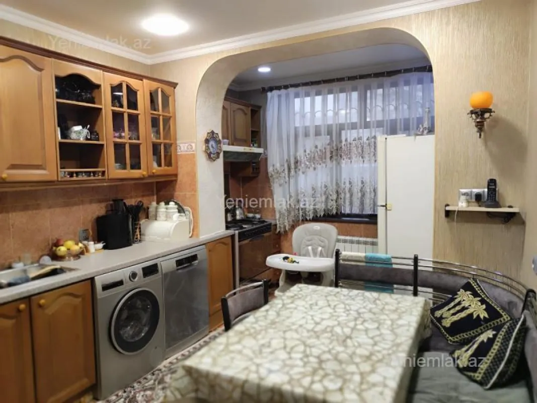 Satılır 4 otaqlı köhnə tikili 115 m²