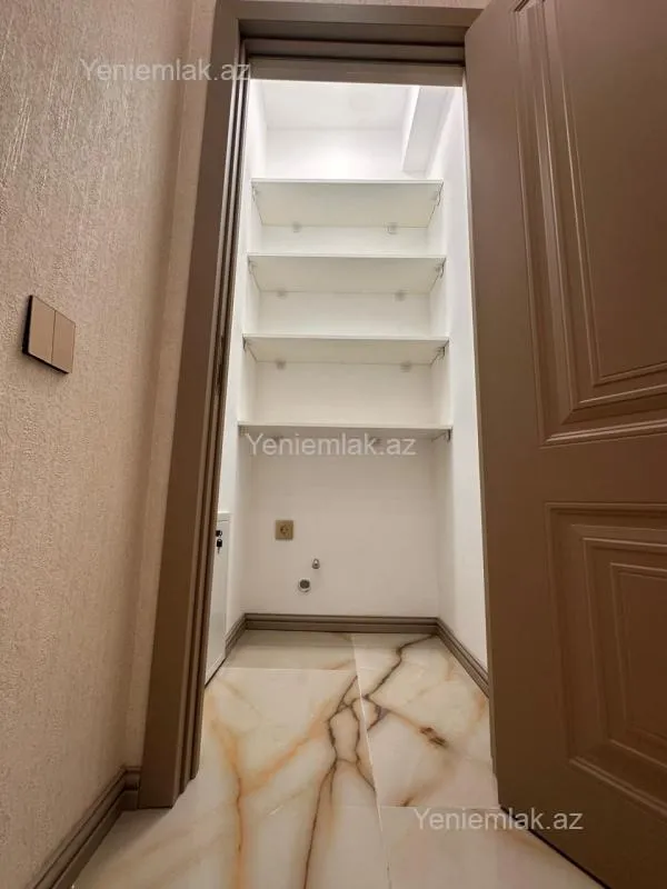 Satılır 3 otaqlı yeni tikili 80 m²