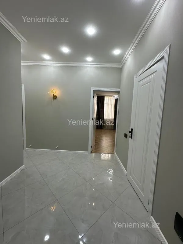 Satılır 3 otaqlı yeni tikili 83 m²