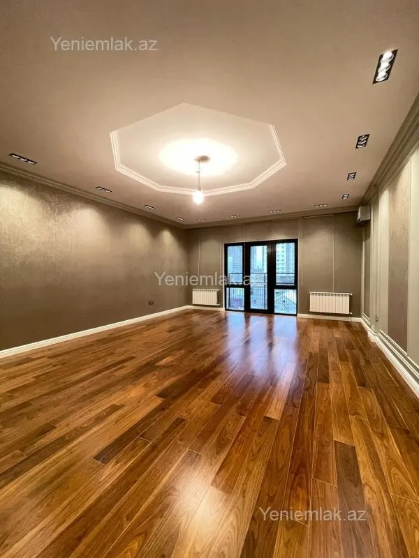 Satılır 4 otaqlı yeni tikili 200 m²