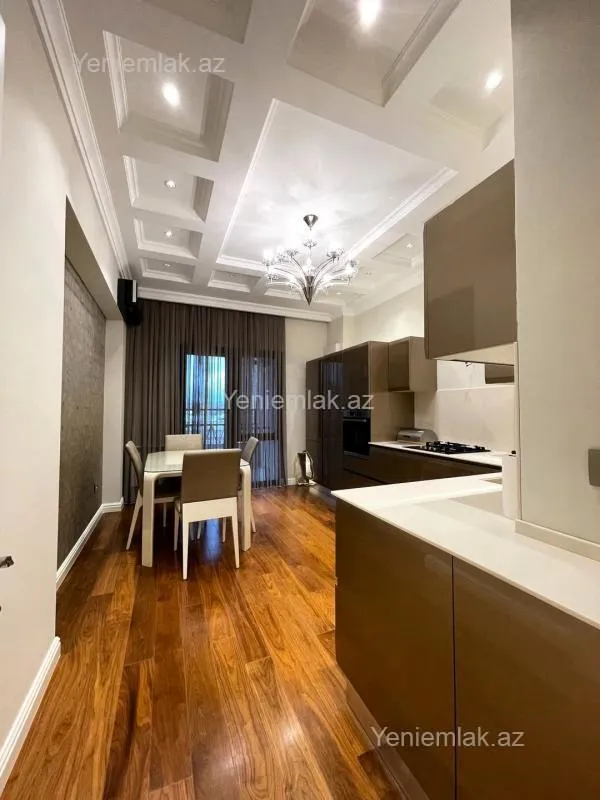 Satılır 4 otaqlı yeni tikili 200 m²