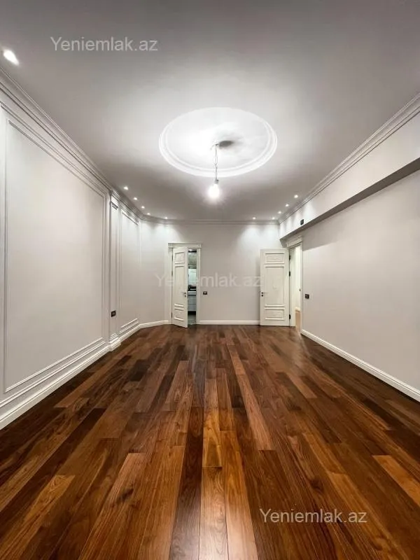 Satılır 4 otaqlı yeni tikili 200 m²