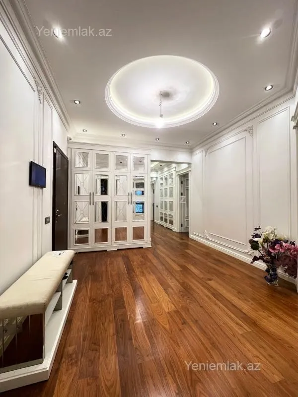 Satılır 4 otaqlı yeni tikili 200 m²