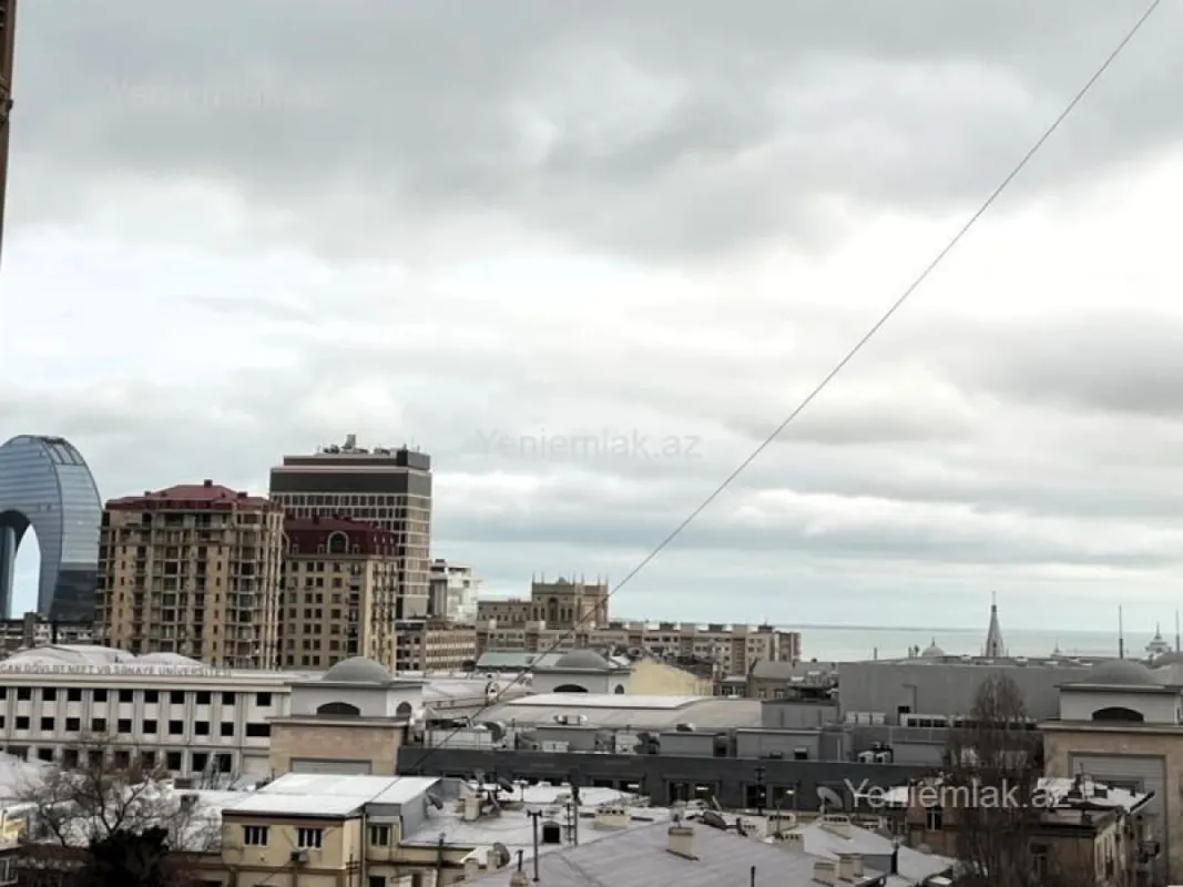 Satılır 4 otaqlı yeni tikili 200 m²