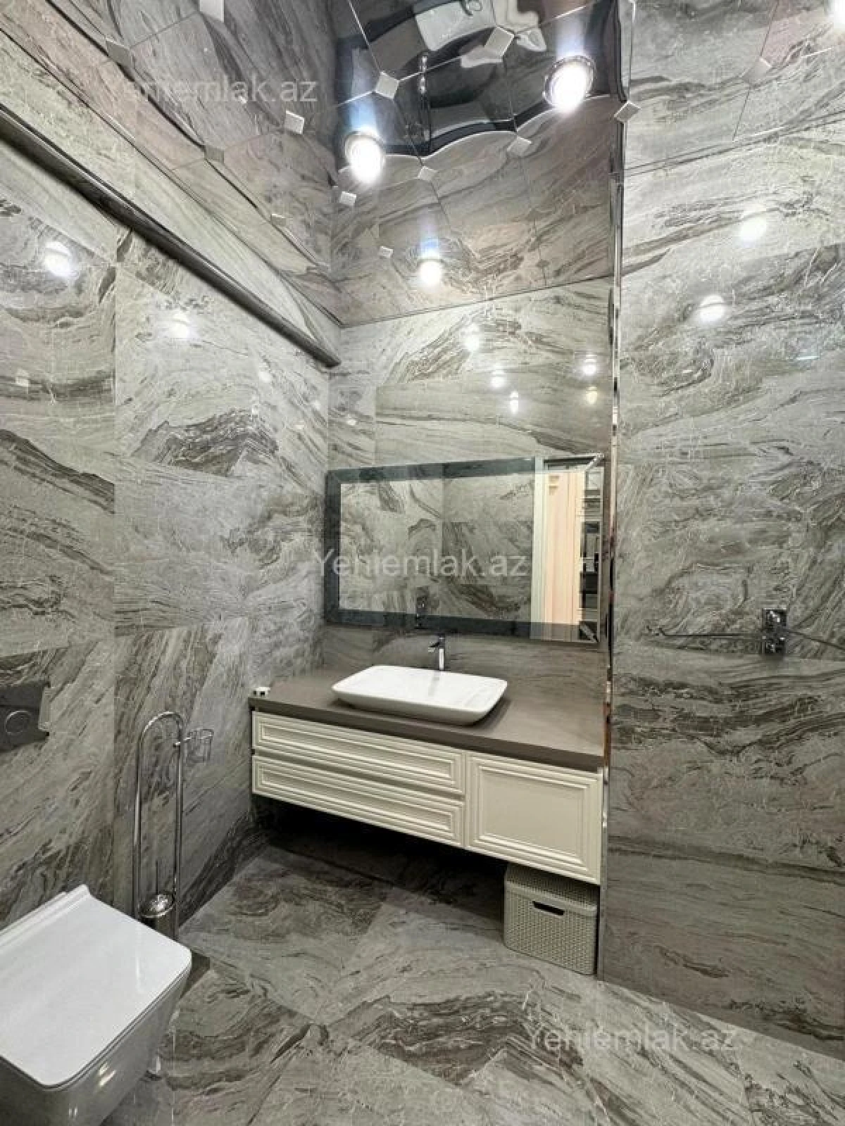 Satılır 4 otaqlı yeni tikili 200 m²