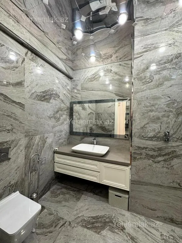 Satılır 4 otaqlı yeni tikili 200 m²