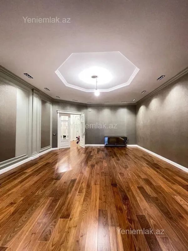 Satılır 4 otaqlı yeni tikili 200 m²