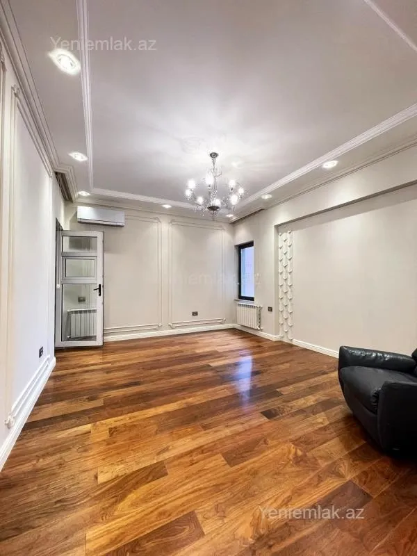 Satılır 4 otaqlı yeni tikili 200 m²