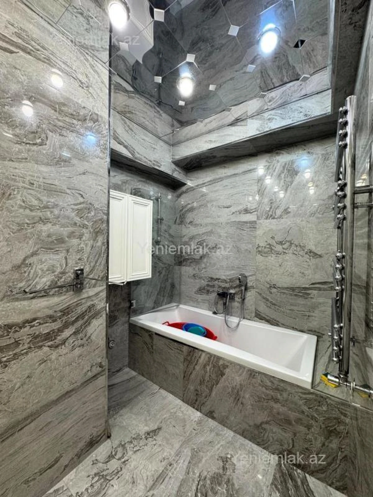 Satılır 4 otaqlı yeni tikili 200 m²