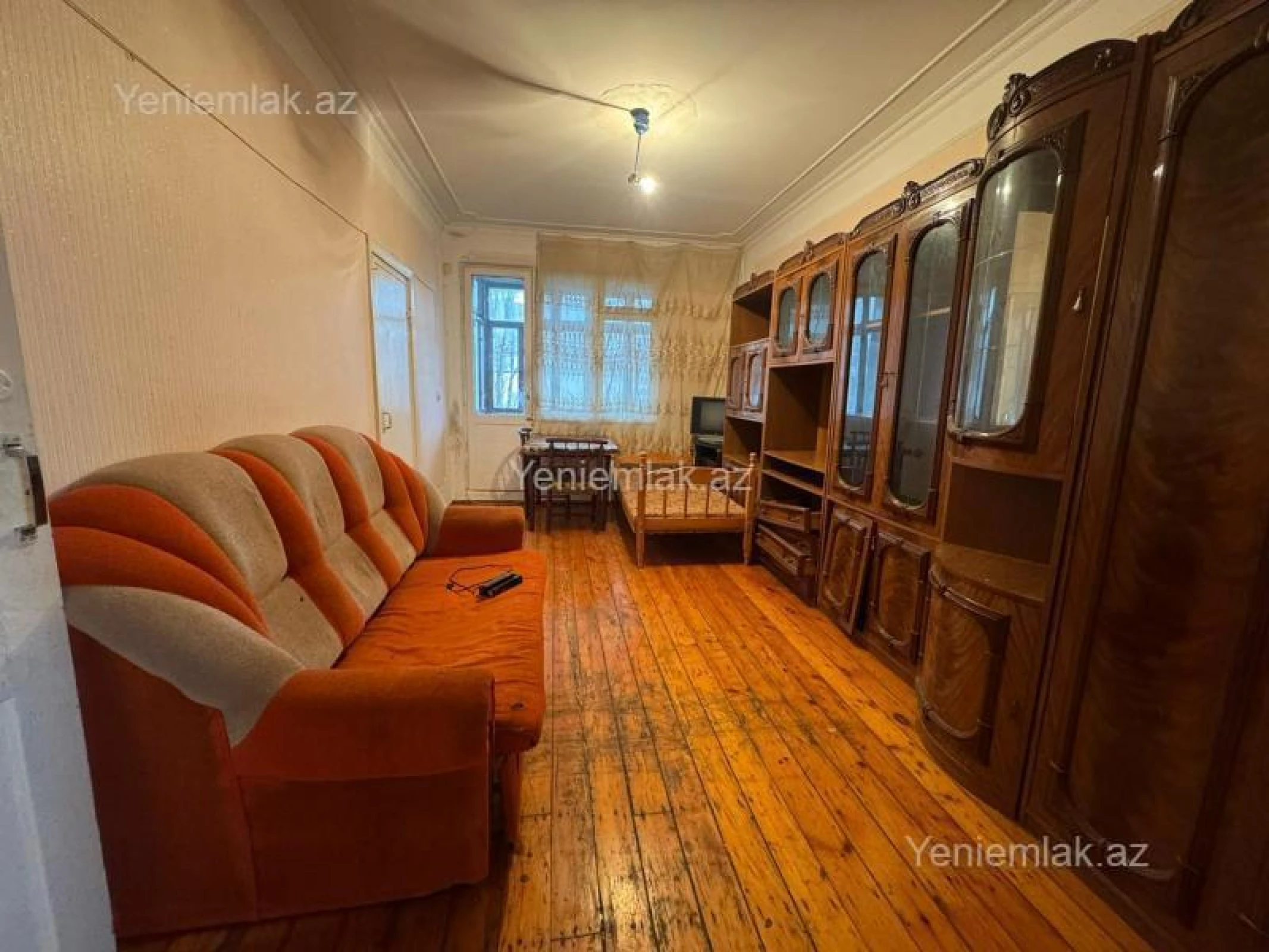 Satılır 2 otaqlı köhnə tikili 50 m²