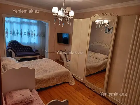 Satılır 4 otaqlı köhnə tikili 120 m²