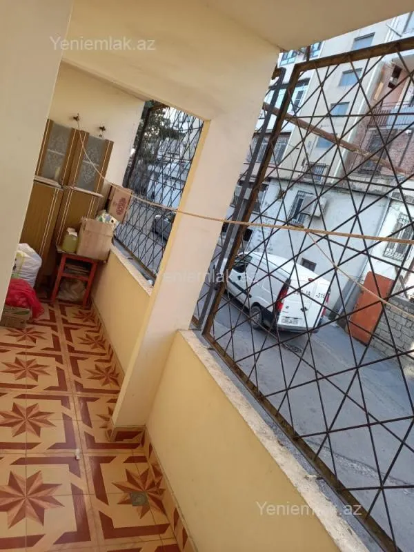 Satılır 4 otaqlı köhnə tikili 120 m²