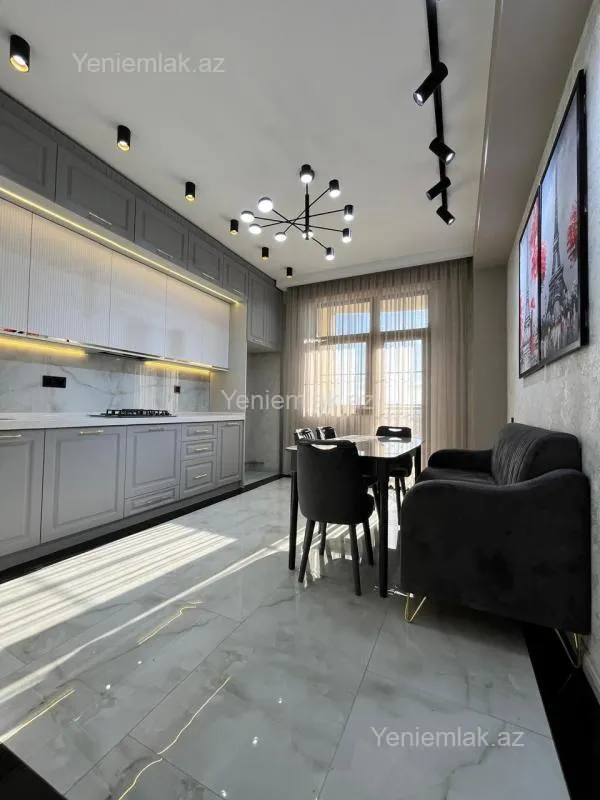 Satılır 3 otaqlı yeni tikili 130 m²