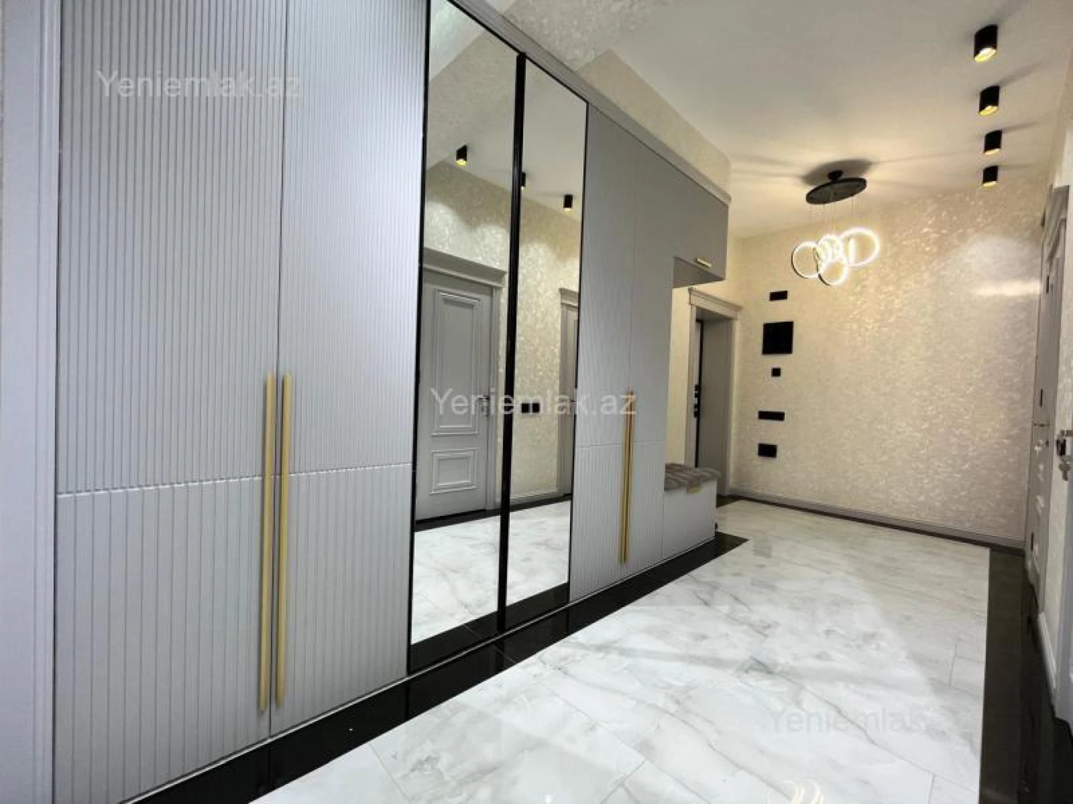 Satılır 3 otaqlı yeni tikili 130 m²