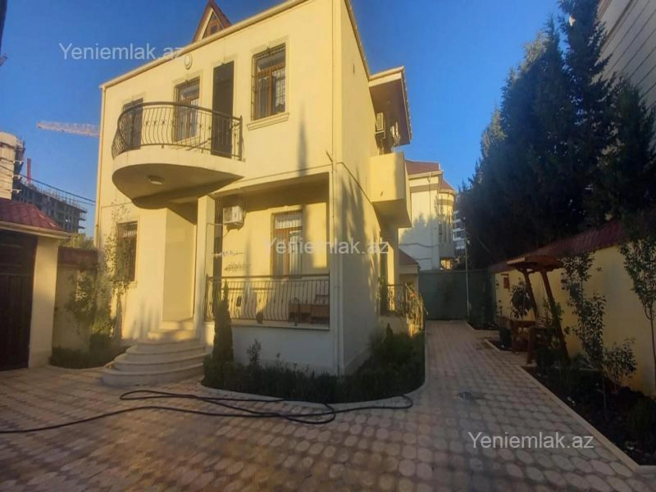 Satılır 6 otaqlı həyət evi 276 m²