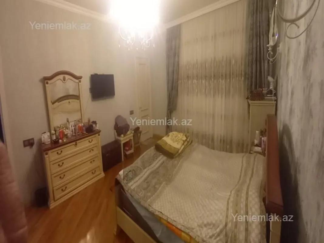 Satılır 6 otaqlı həyət evi 276 m²