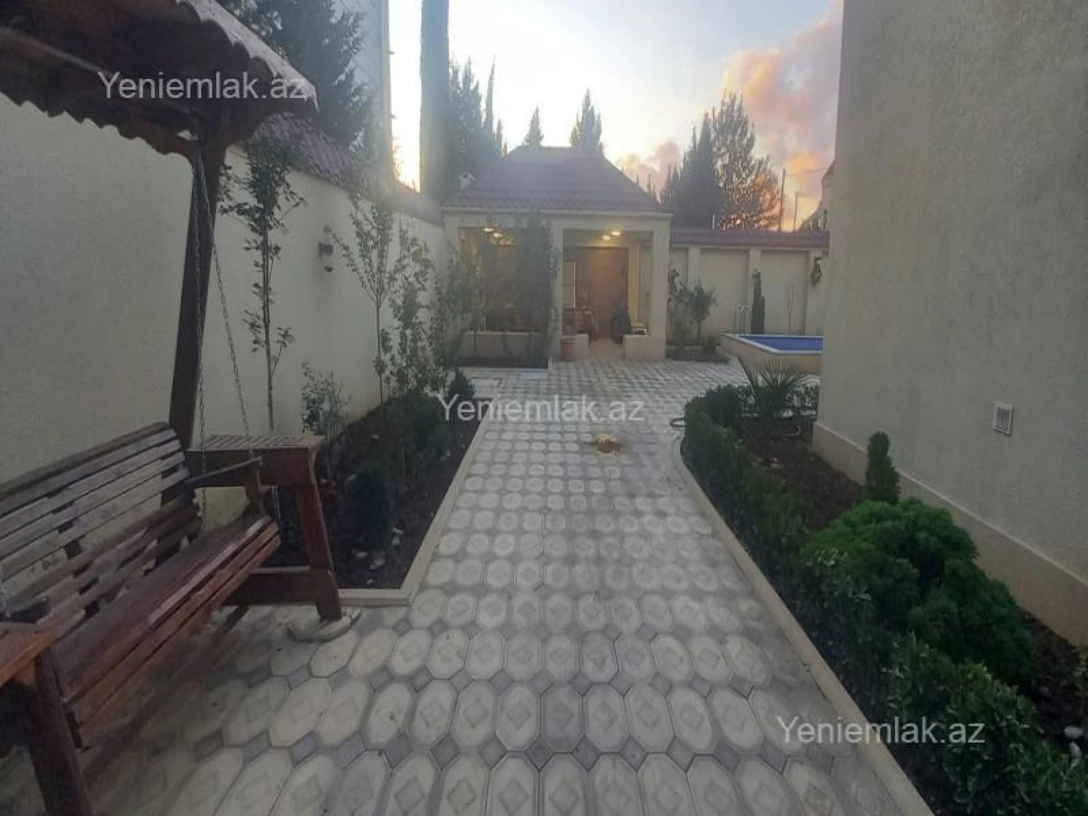 Satılır 6 otaqlı həyət evi 276 m²