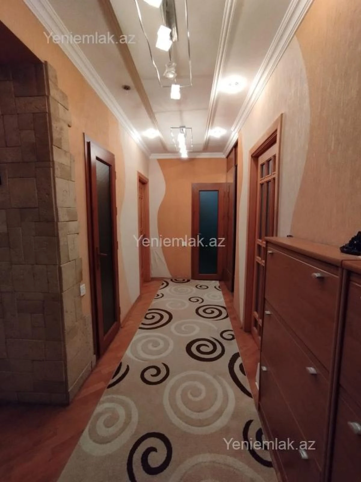 Satılır 4 otaqlı köhnə tikili 110 m²