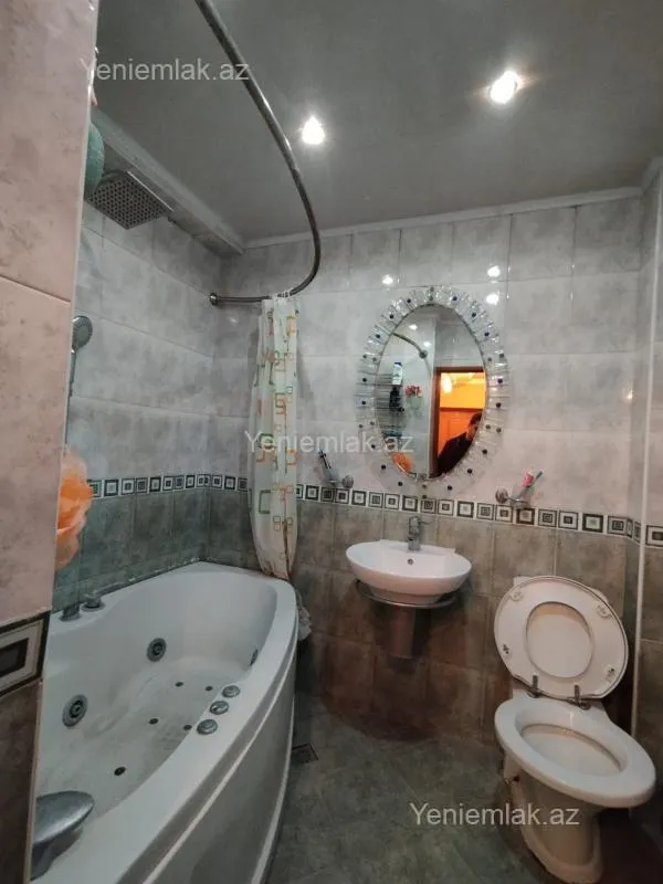 Satılır 4 otaqlı köhnə tikili 110 m²