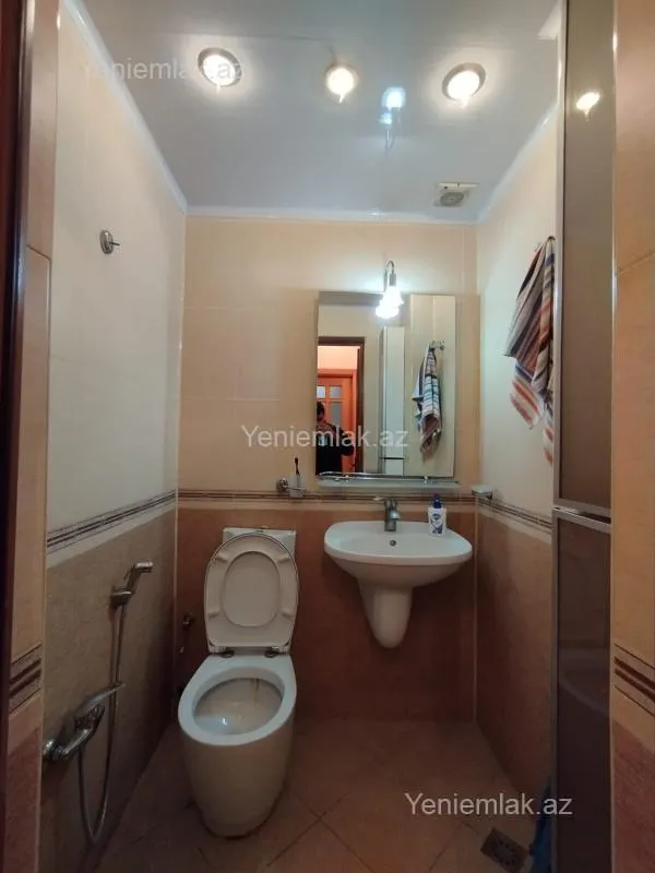 Satılır 4 otaqlı köhnə tikili 110 m²