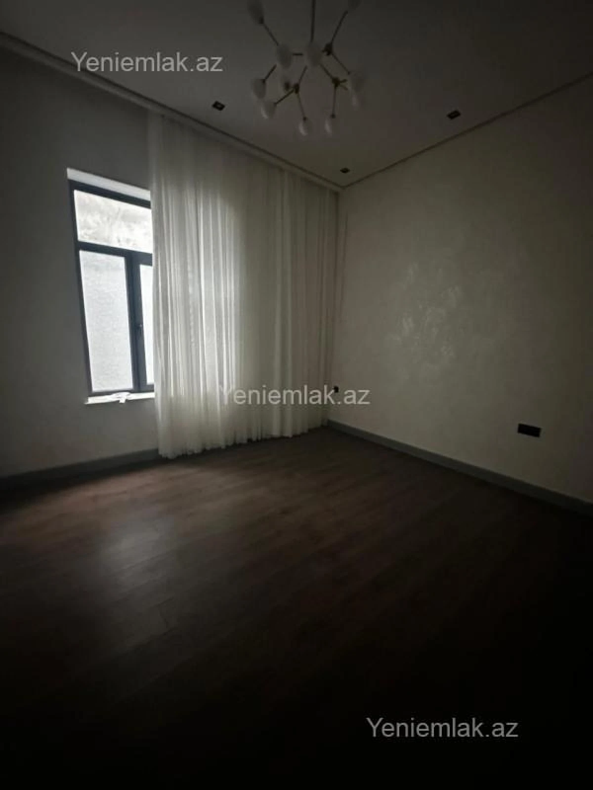 Satılır 5 otaqlı həyət evi 280 m²