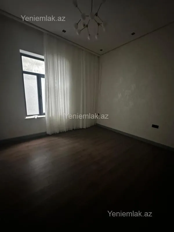 Satılır 5 otaqlı həyət evi 280 m²