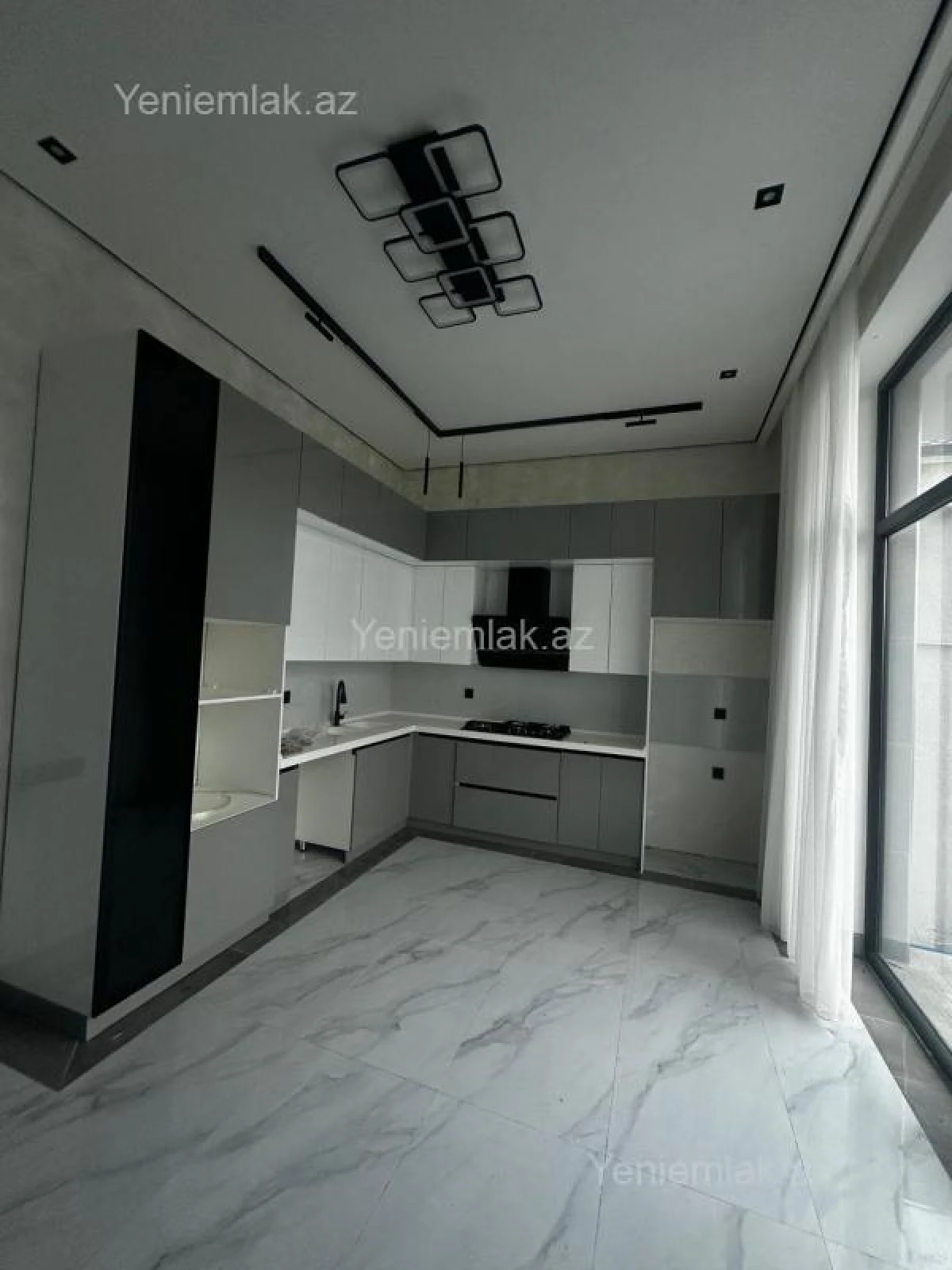 Satılır 5 otaqlı həyət evi 280 m²