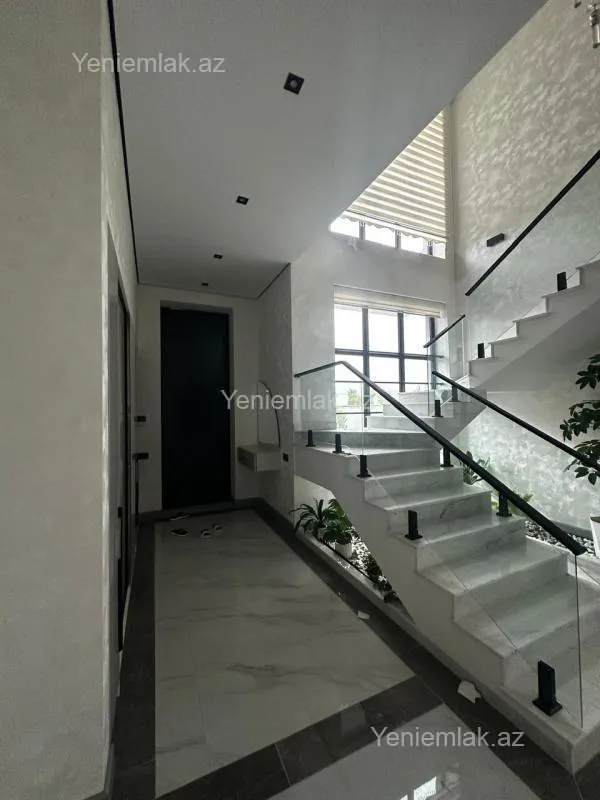 Satılır 5 otaqlı həyət evi 280 m²
