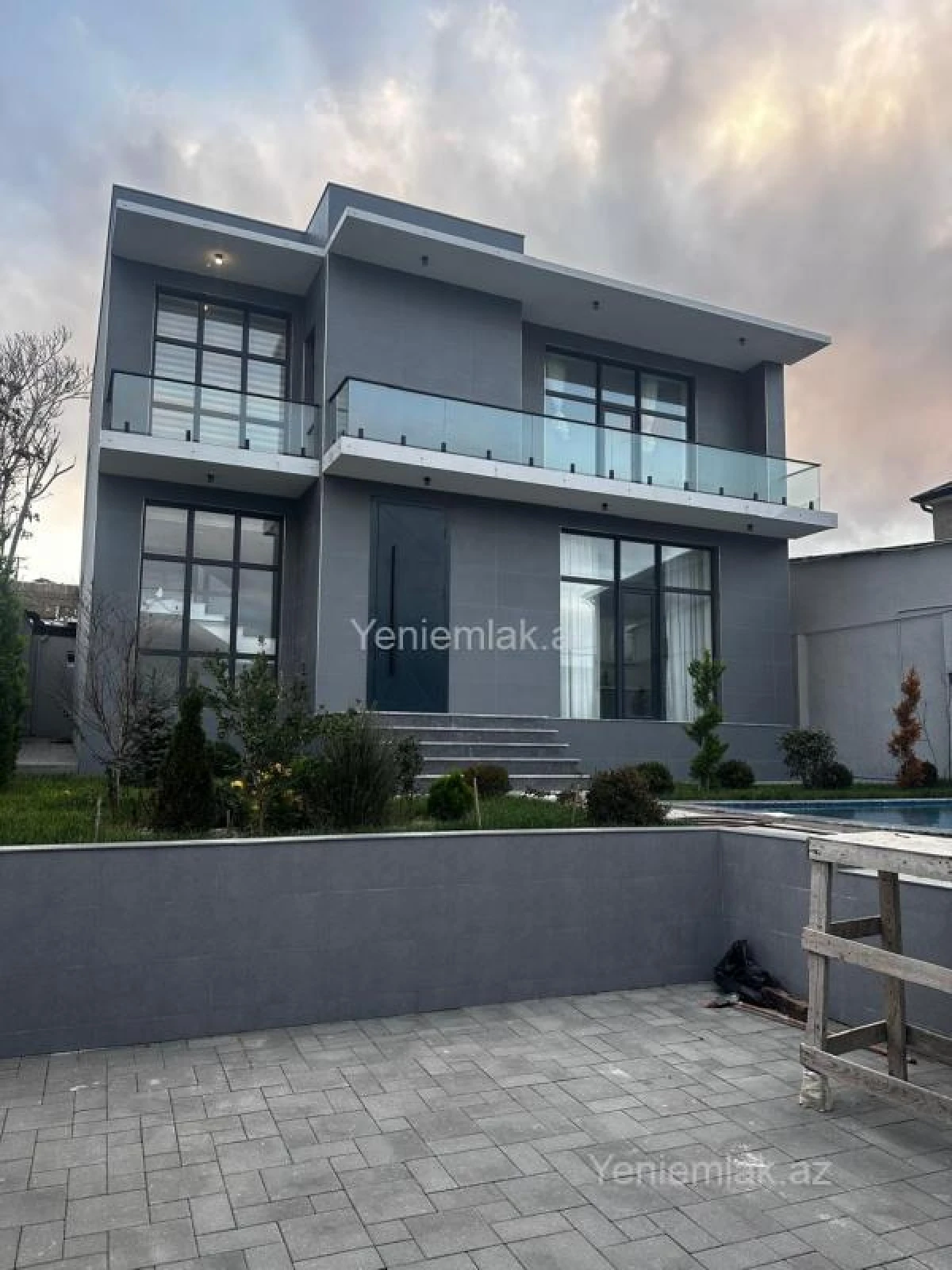 Satılır 5 otaqlı həyət evi 280 m²