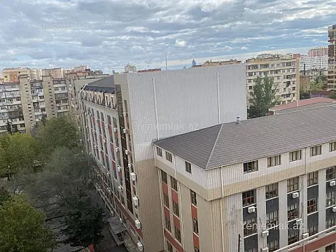 Satılır 2 otaqlı köhnə tikili 55 m²