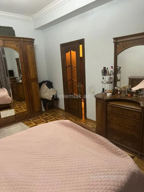 Satılır 3 otaqlı yeni tikili 100 m²