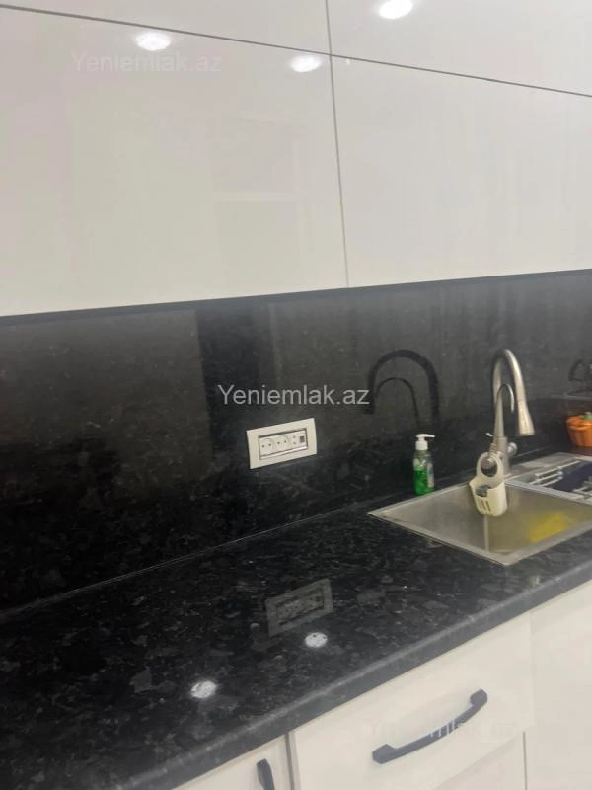 Satılır 3 otaqlı yeni tikili 100 m²