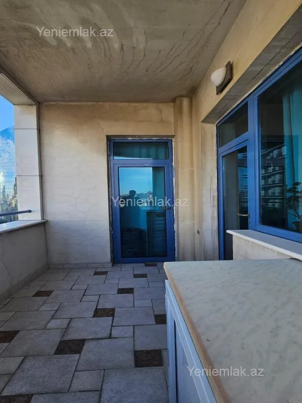 Satılır 3 otaqlı yeni tikili 135 m²