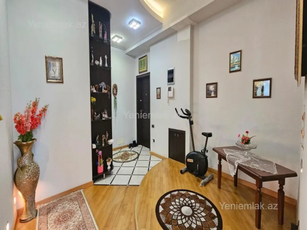 Satılır 3 otaqlı yeni tikili 135 m²