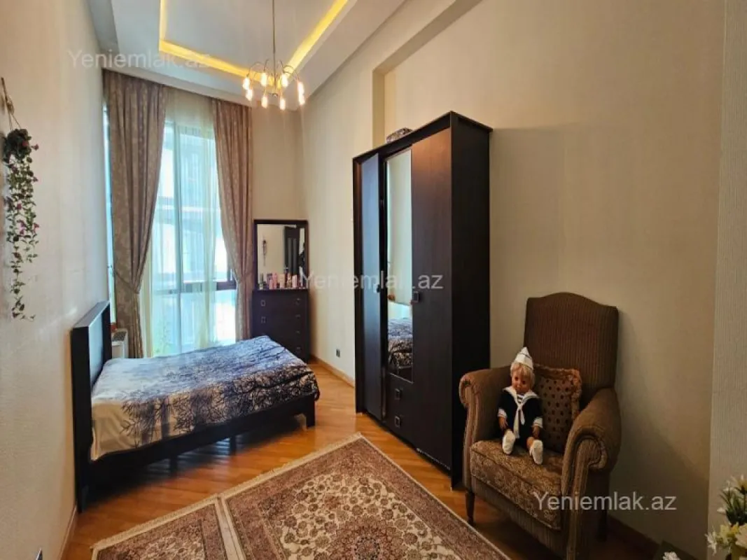 Satılır 3 otaqlı yeni tikili 135 m²