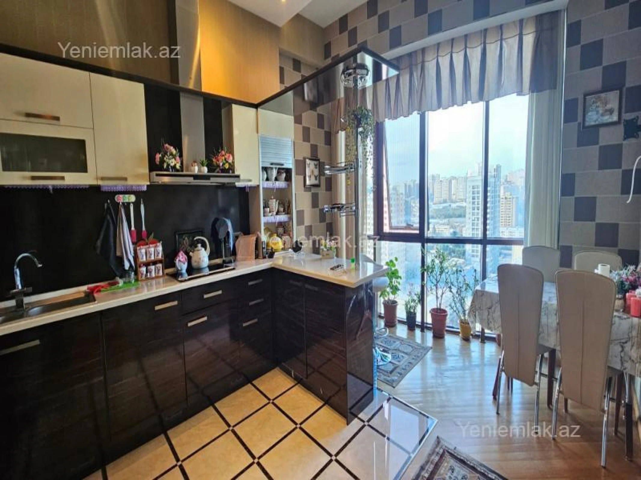 Satılır 3 otaqlı yeni tikili 135 m²