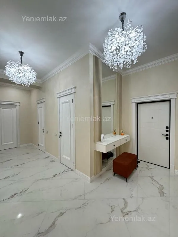 Satılır 3 otaqlı yeni tikili 125 m²